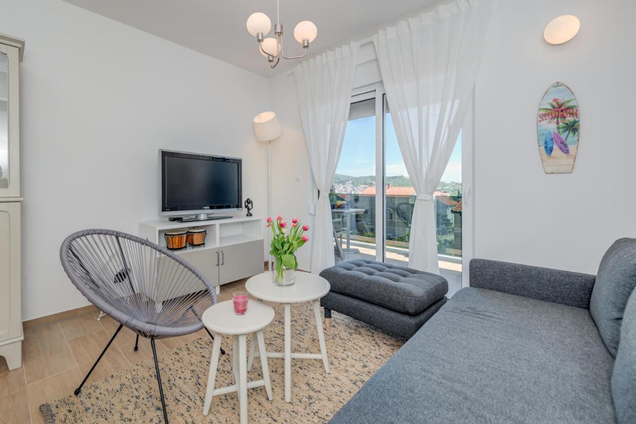 New And Chic Place Near Old Town Of Trogir Exterior photo